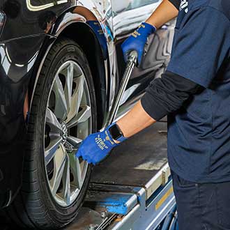 タイヤ&ホイールセットの車両脱着（1台）