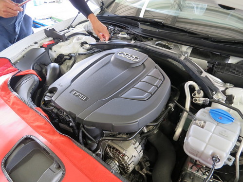 アウディ作業スタート！