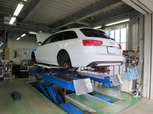 AUDI A6作業中