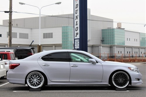 lexusls3.JPG
