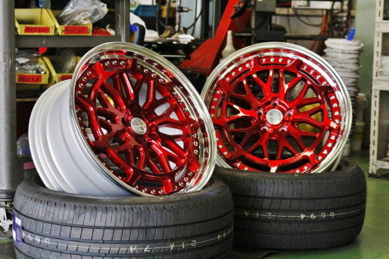 グランシーカー DMX クリアレッド 着弾。 ヴェルファイア に装着予定です。(1)