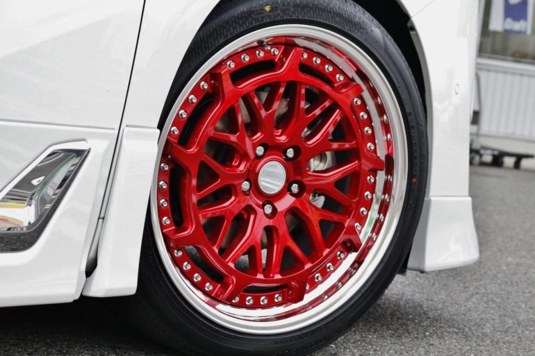 30 ヴェルファイア 後期 に グランシーカー DMX クリアレッド 装着。(2)