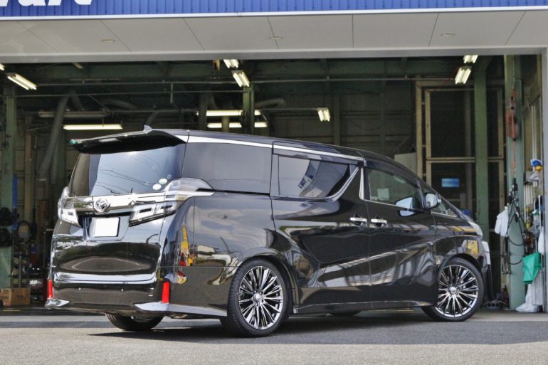 30 ヴェルファイア 後期 に ベルサス ヴォウジェ 装着。 TEIN フレックスA で ローダウン 。(11)