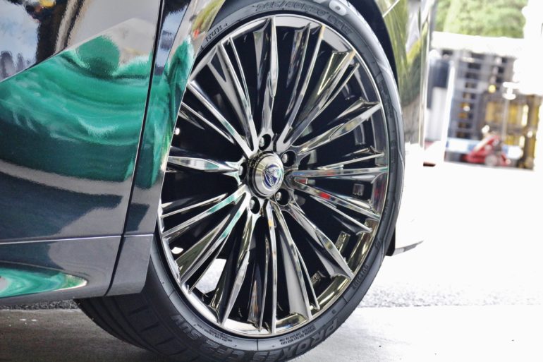 30 ヴェルファイア 後期 に ベルサス ヴォウジェ 装着。 TEIN フレックスA で ローダウン 。(2)