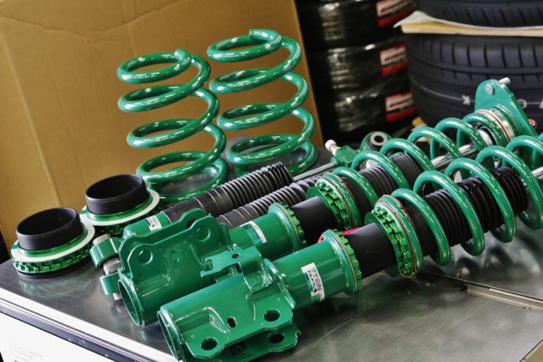 30 ヴェルファイア 後期 に ベルサス ヴォウジェ 装着。 TEIN フレックスA で ローダウン 。(3)