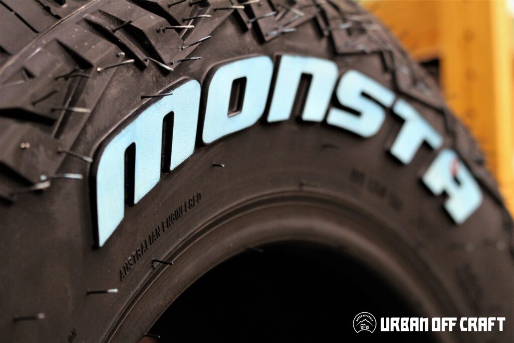 要チェック!話題の街乗りオフ系タイヤ【モンスタ】の人気の理由はホワイトレター?!215/70R16入荷!