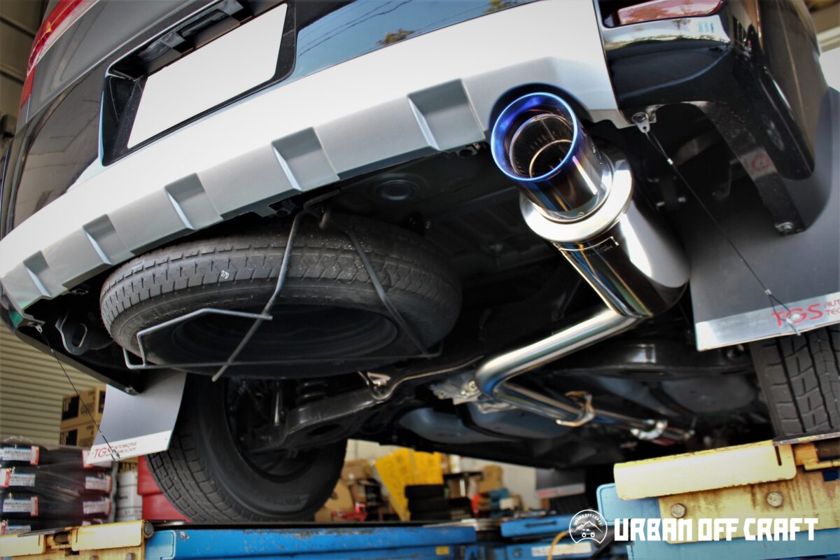 ガナドールマフラーでデリカD5の後姿に迫力プラス!