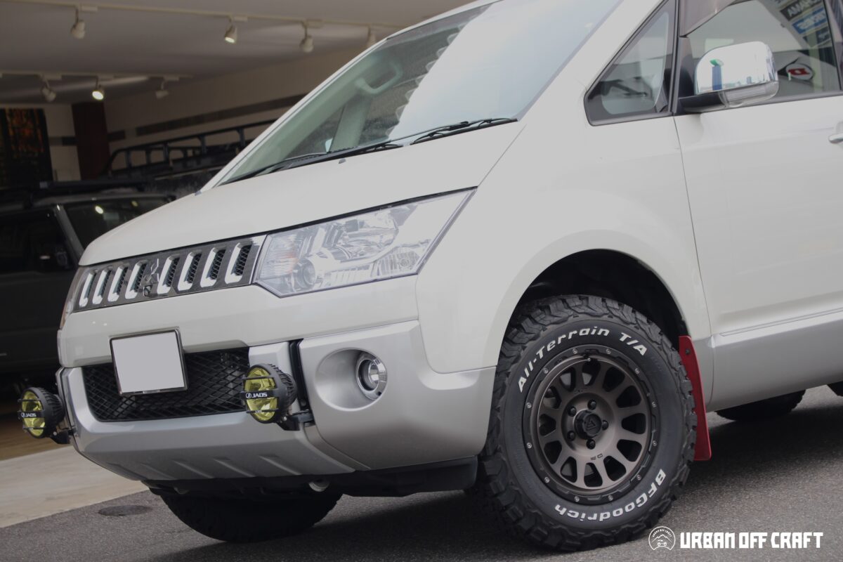 デリカD5　デルタフォース・オーバル　BFグッドリッチ　マットスモーク　社外ホイール　オフ系　カスタム　