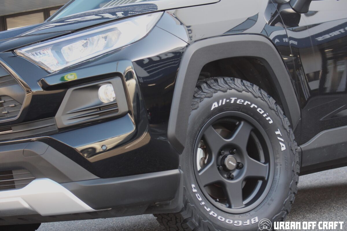 RAV4　アドベンチャー　ブラッドレーV　16インチ　BFグッドリッチ　オフ系カスタム　オフスタイル　センターキャップ　装着　