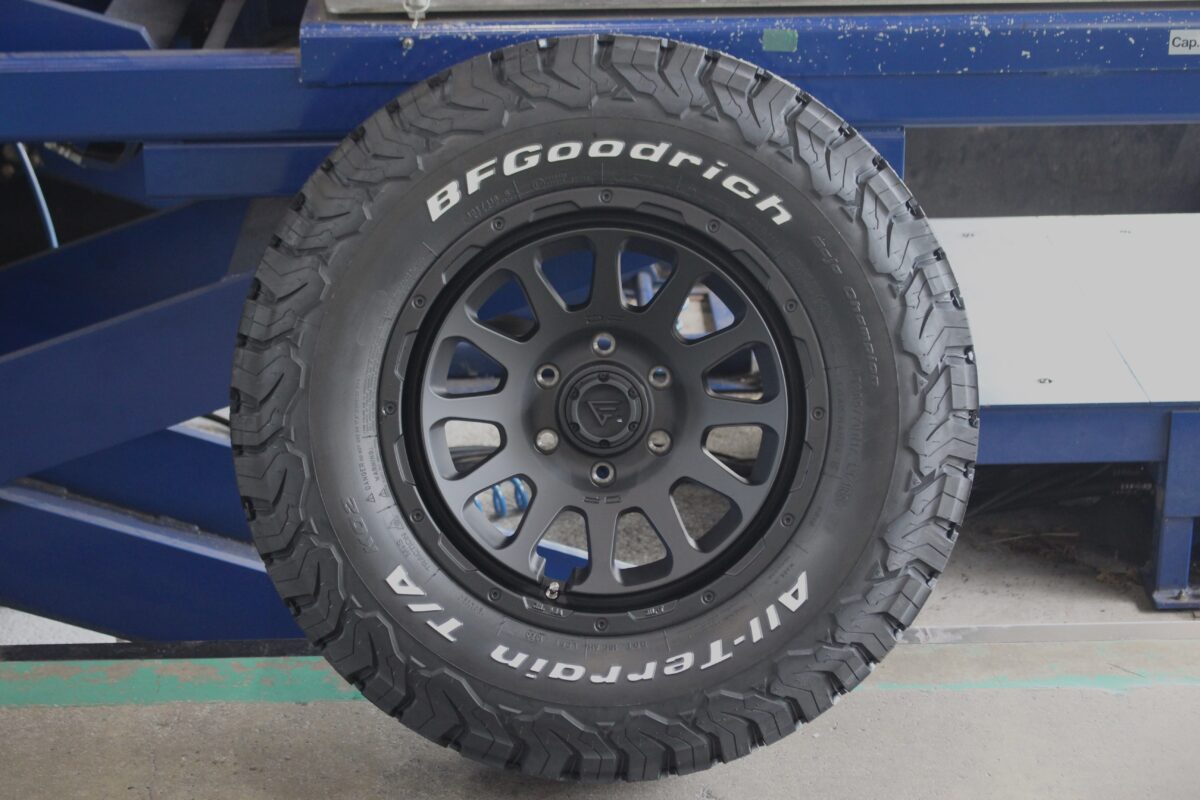 デルタフォース・オーバル　マットブラック　17インチ　コンケイブフェイス　プラド　ハイラックス