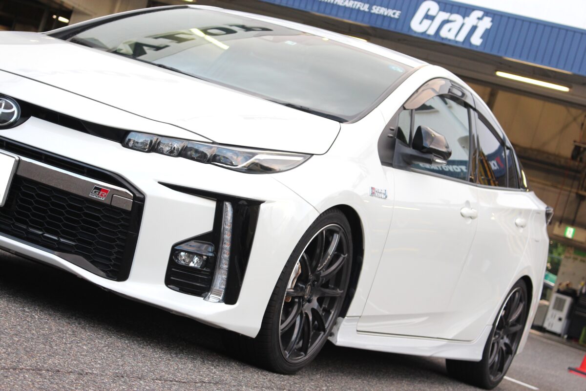 50　プリウス　GR　カスタム　ローダウン　ダウンサス　タナベ　