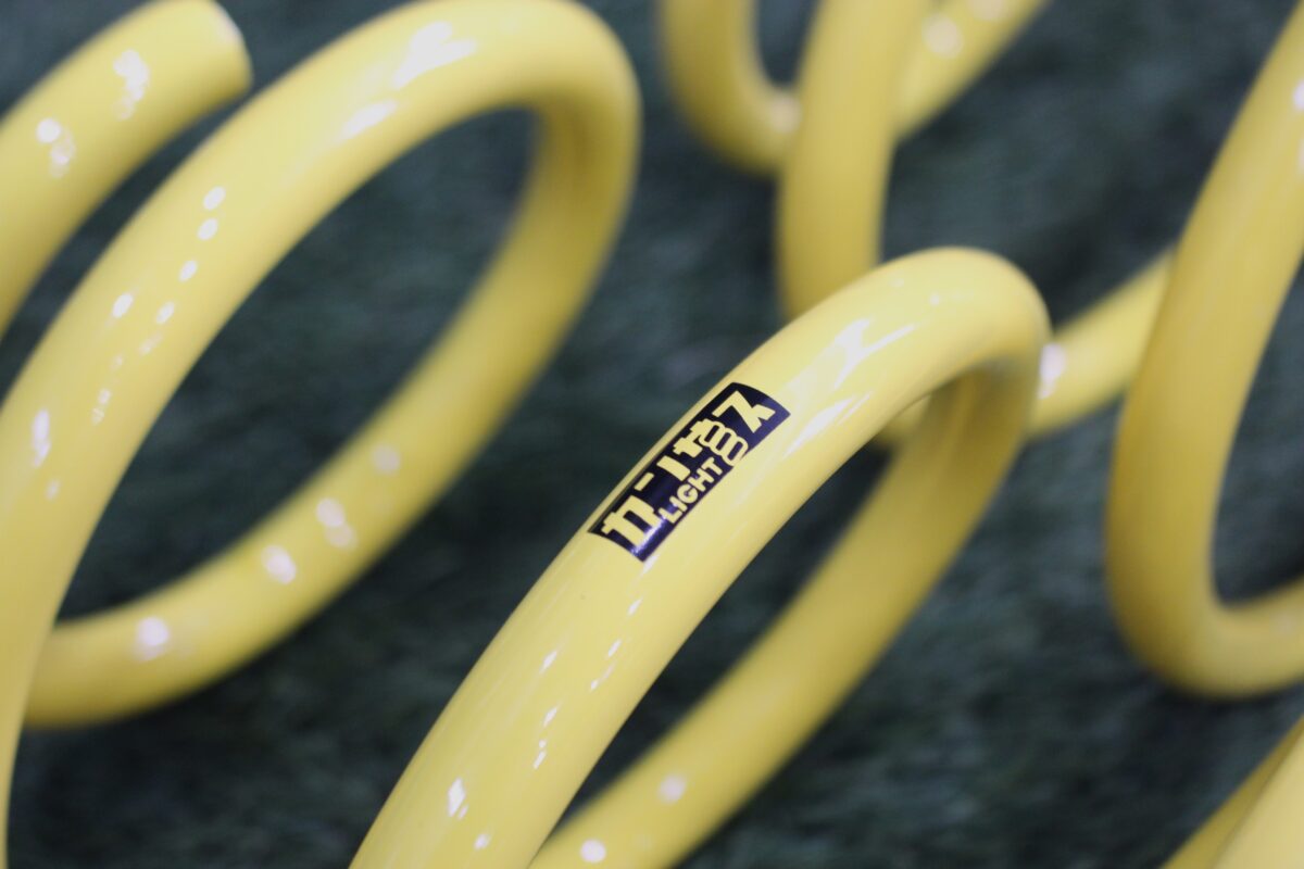 フォーバイフォーエンジニアリング カンサスライト コイルスプリング リフトアップ 1インチアップ