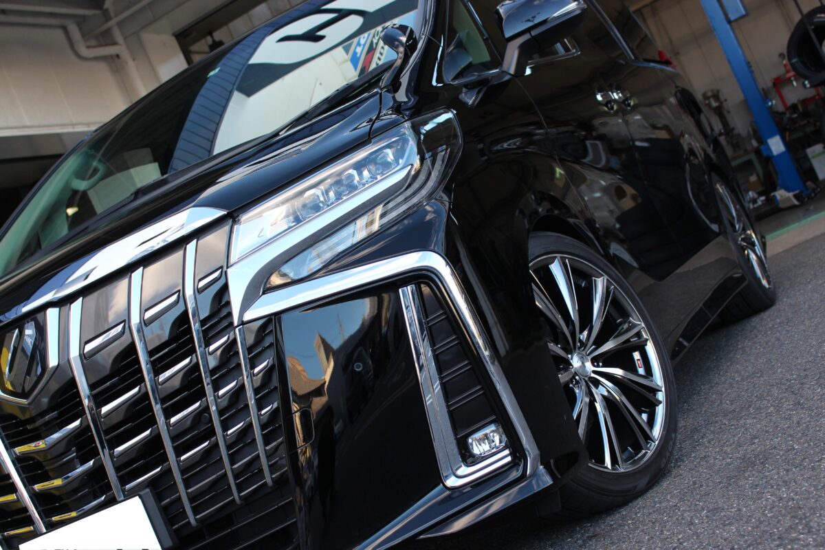 30アルファード 30ヴェルファイア 車高調 アクシススタイリング パーフェクトダンパー6G 乗り心地 費用 ローダウン カスタム 20インチ