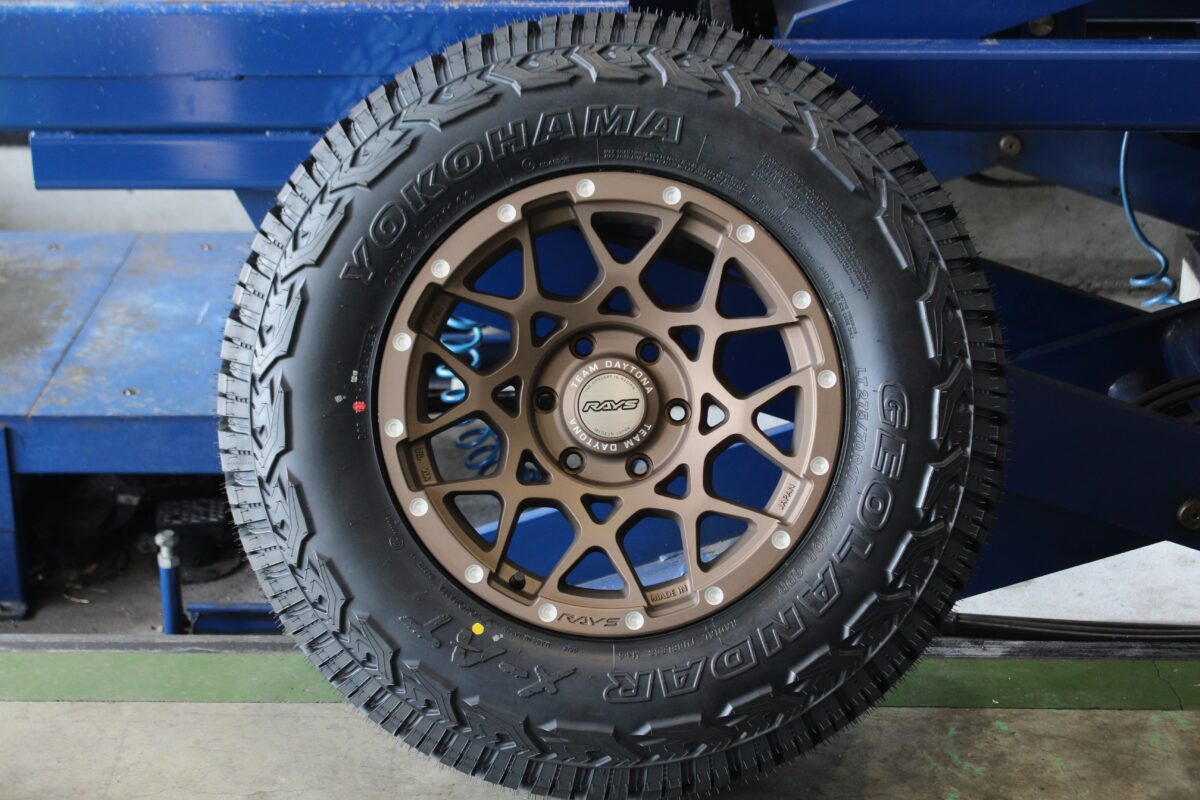 レイズ　デイトナ　M8　ヨコハマ　ジオランダーX-AT