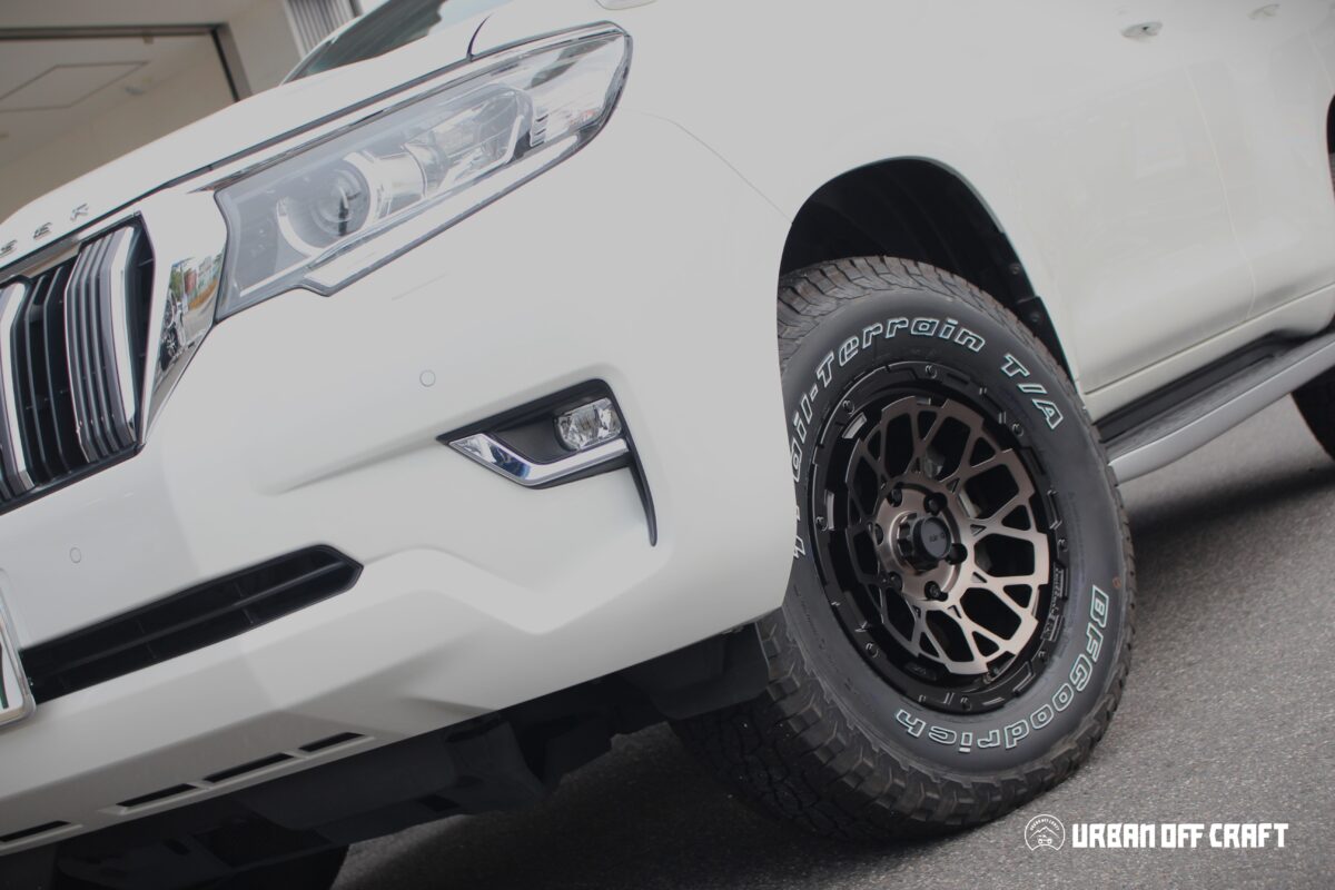 150プラド　ホイール交換　タイヤ交換　フォーバイフォーエンジニアリング　エアジーロックス　Air/G ロックス　17インチ　ゴーストエディション　トレイルテレーン