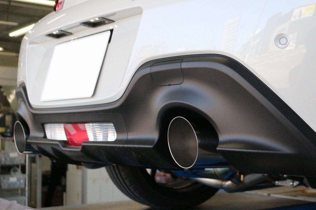 マフラー交換　86　brz　