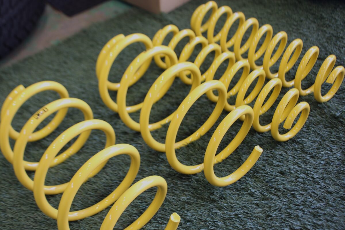 フォーバイフォーエンジニアリング　カンサスライト　リフトアップスプリング　指定外部品　指定部品