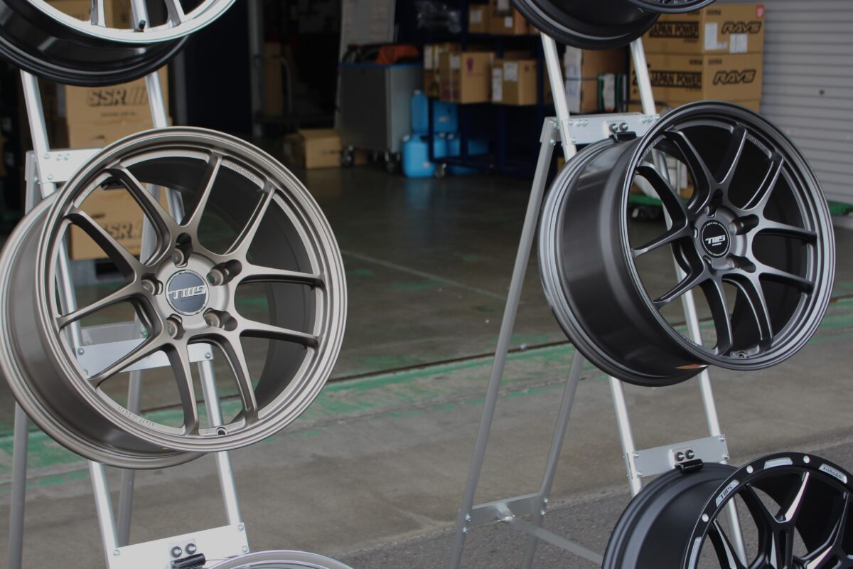 TWS モータースポーツ RS339　ダークブロンズ　ダークガンメタ　18インチ　GRカローラ　フェアレディRZ34　FK8 FL5　GR86/BRZ