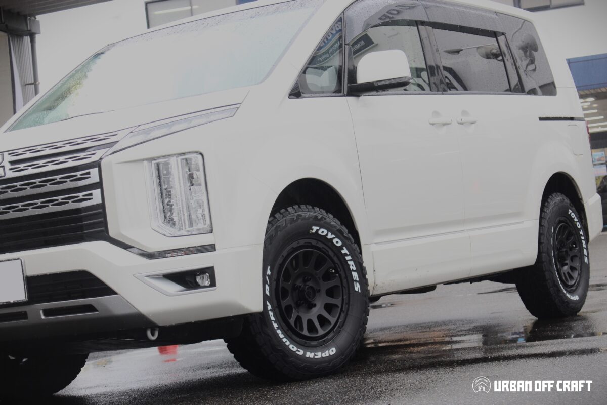 デリカD5　デルタフォース・オーバル　オーバーランダー　マットブラック　オープンカントリーRT　オプカン　オフ系カスタム　メッシュ系デザイン　１６インチ