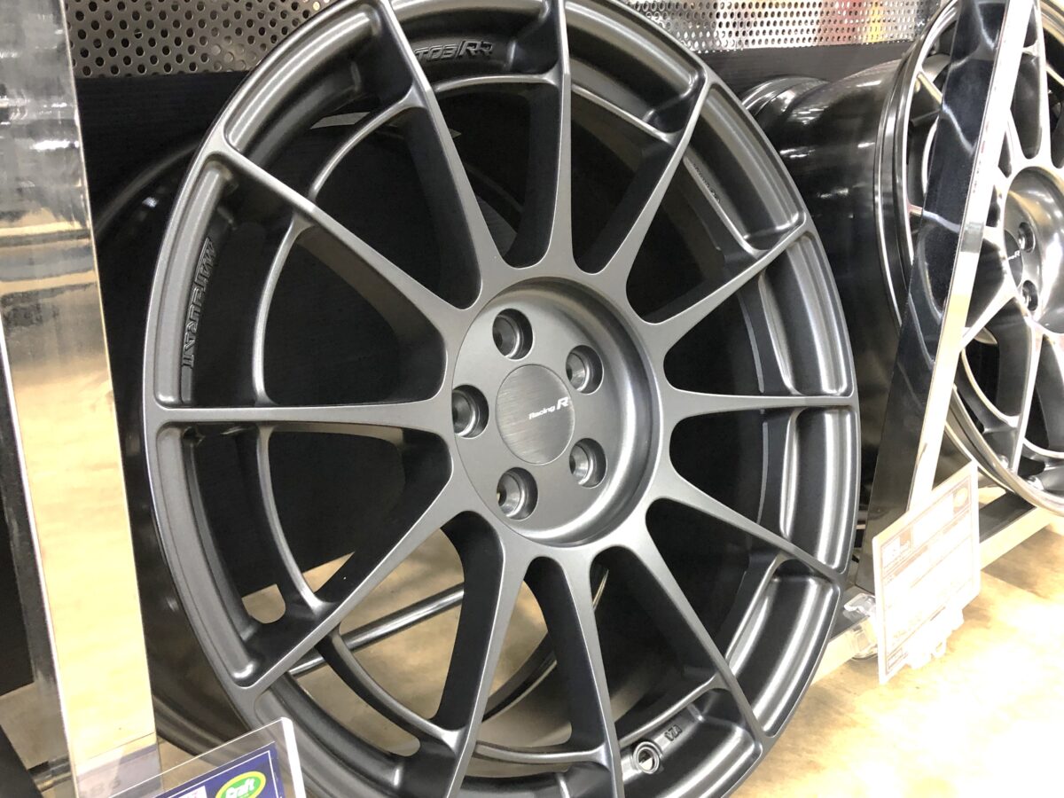 エンケイ　ホイール　展示