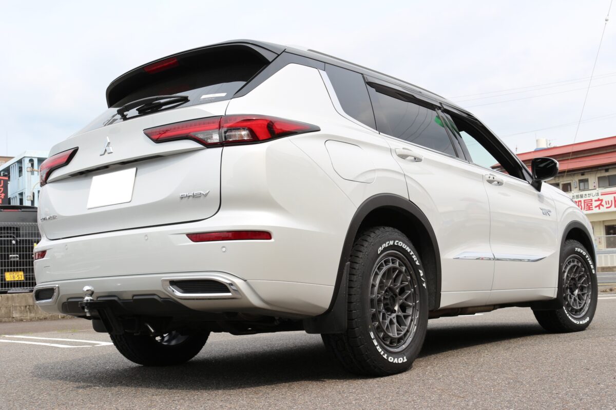 アウトランダー　オフロード　カスタム　GN0W　PHEV