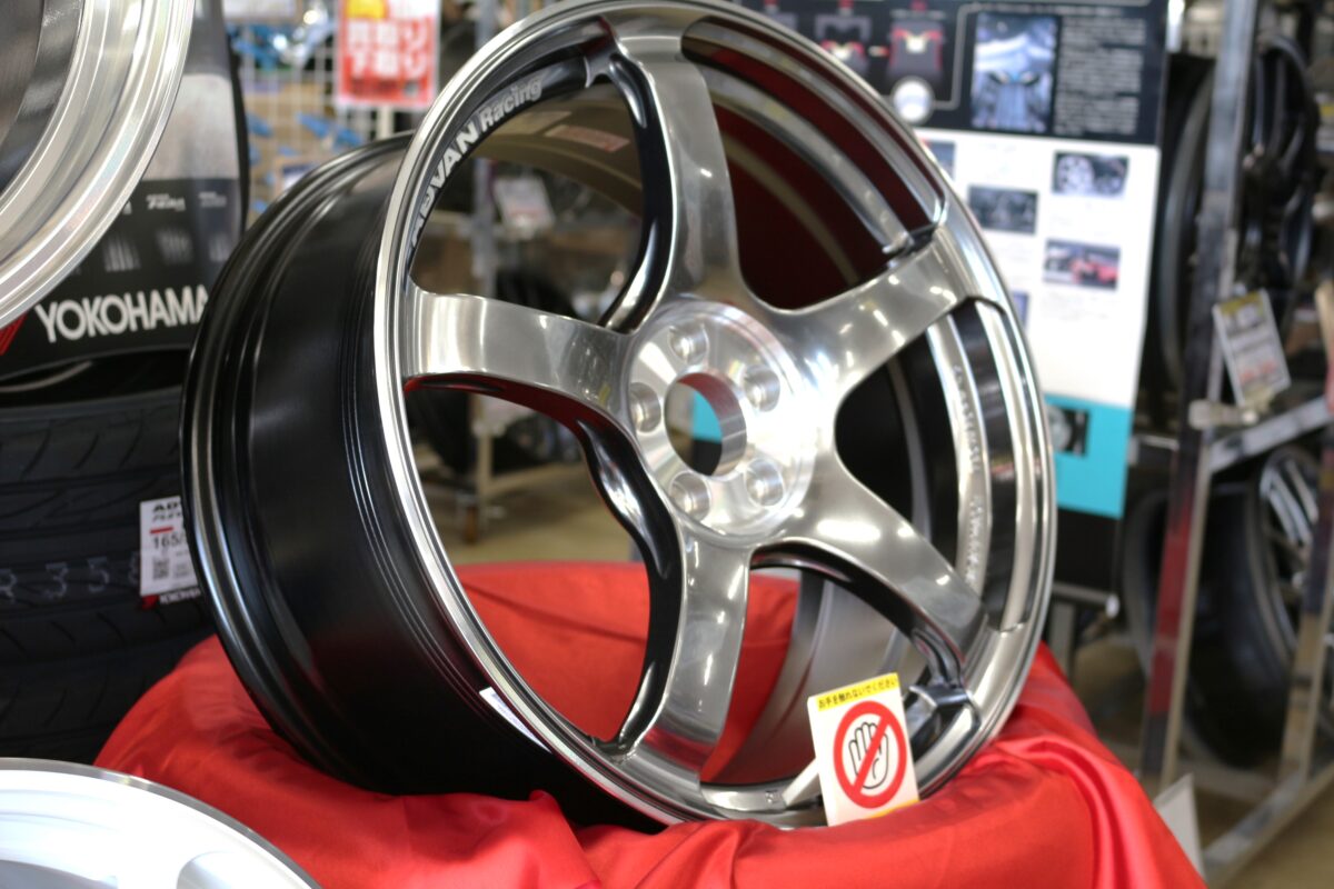 アドバン　レーシング　展示