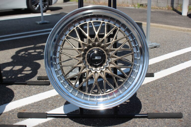 プロフェッサー メッシュアンダー　クラウンスポーツ　クラウンセダン　ホイール　カスタム　40アルファード　40ヴェルファイア