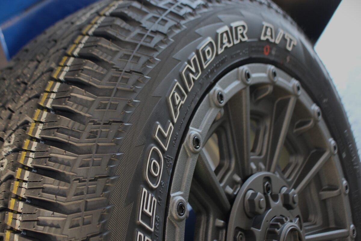 ジオランダーAT G015　アウトラインホワイトレター