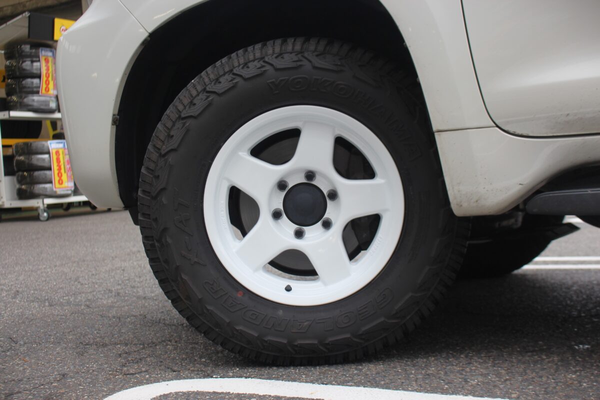 ブラッドレーV ブラブイ ランクル プラド ハイラックス トライトン