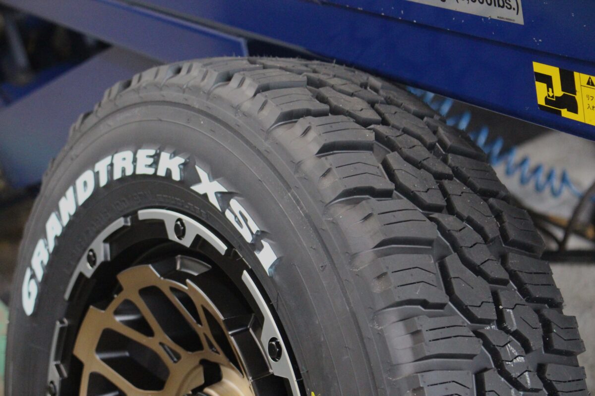 ダンロップ グラントレックXS-1 ホワイトレター スタッドレスタイヤ