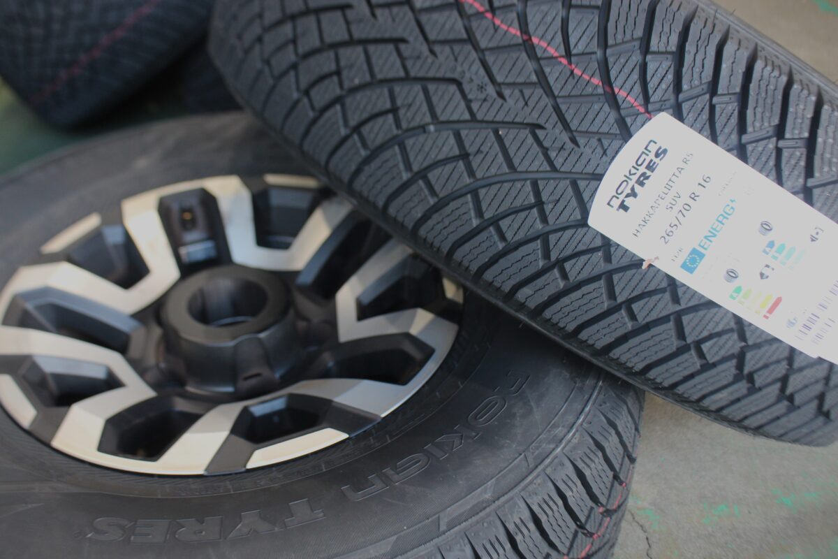 ノキアン スタッドレスタイヤ ハッカペリッタR5SUV フィンランド