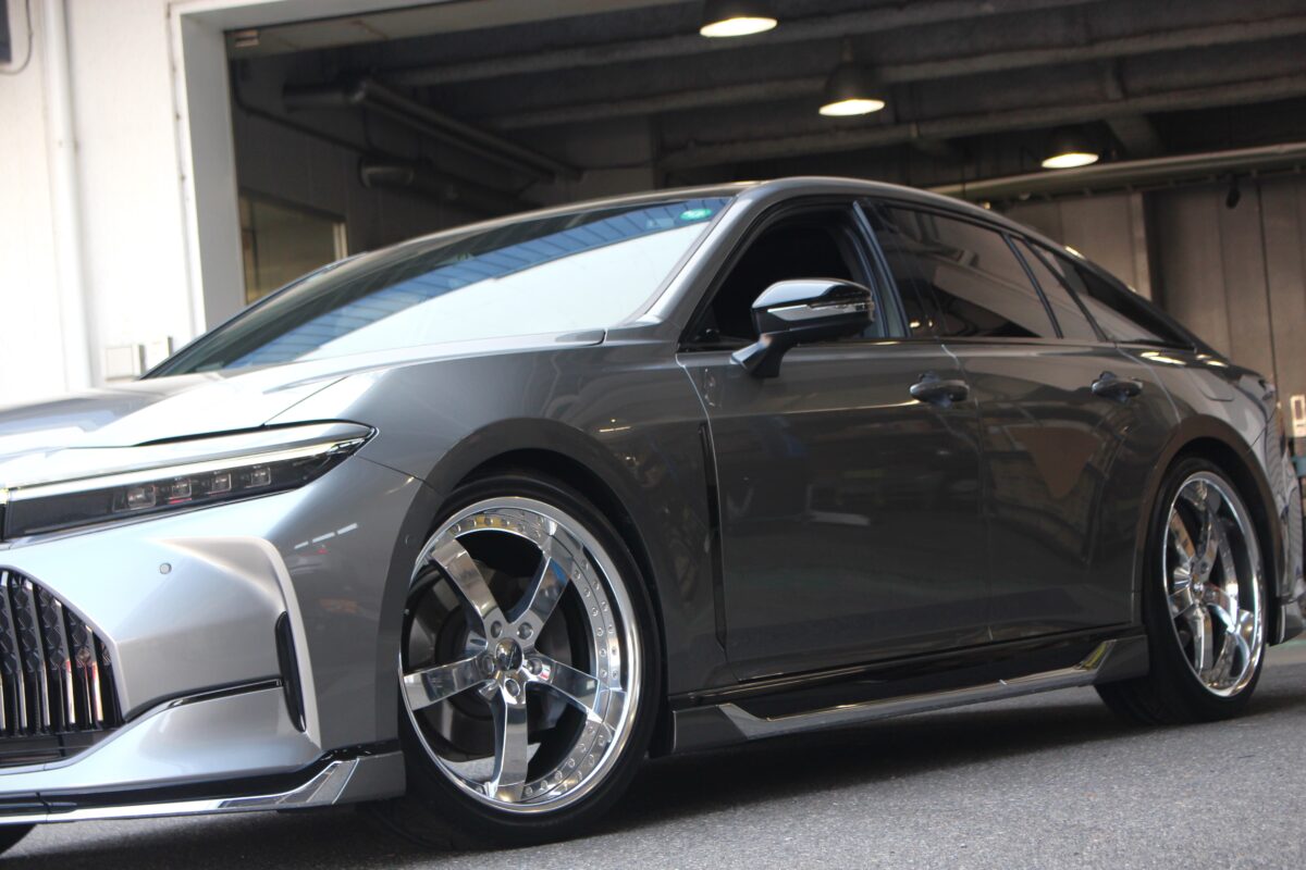 30クラウン　クラウンセダン　ローダウン　カスタム　ホイール　WORK　EQIP　E05　エクイップ 深リム　大口径　22インチ