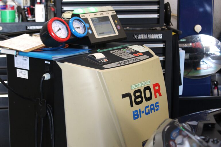 エアコンガス　車のエアコン　効かなくなった　冷たい風が出ない　エアコンガス交換　TEXA　エアコンが効きにくい　車載エアコン　