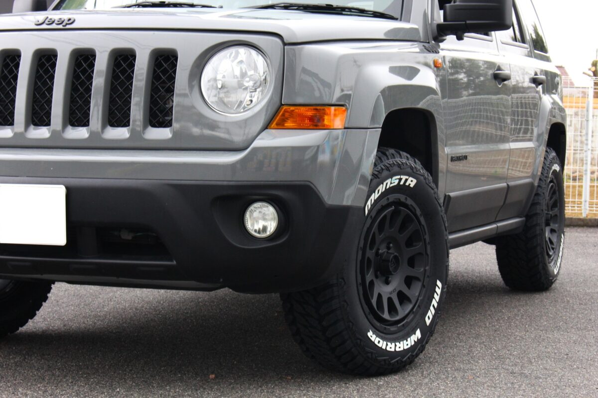 ジープ JEEP パトリオット デルタフォース オーバル ホワイトレター モンスタ MONSTA マッドウォーリアー