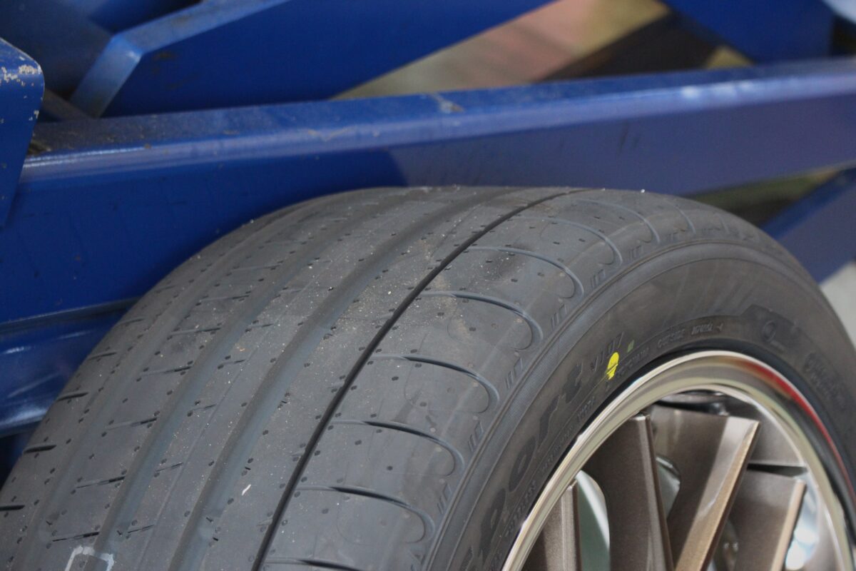 アドバンスポーツV105 V105 ヨコハマタイヤ