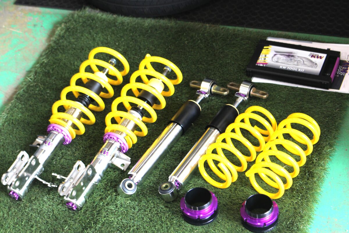 40ヴェルファイア用のKW車高調ストリートパフォーマンスV3