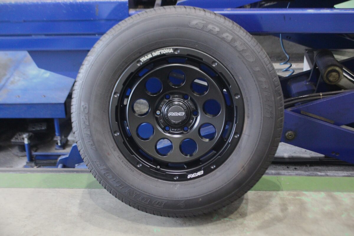 デイトナD9　新作　レイズ　レンコン系ホイール　18インチ　抜き替え