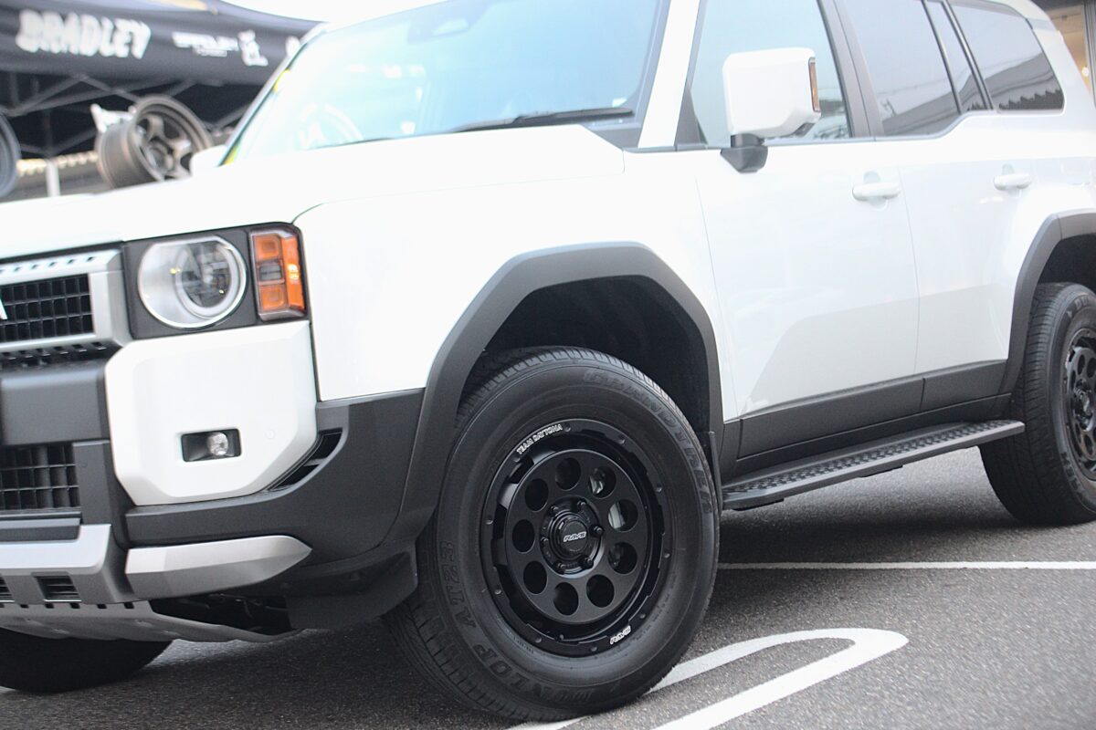 ランクル250　デイトナD9　新作　レイズ　セミグロスブラック　18インチ