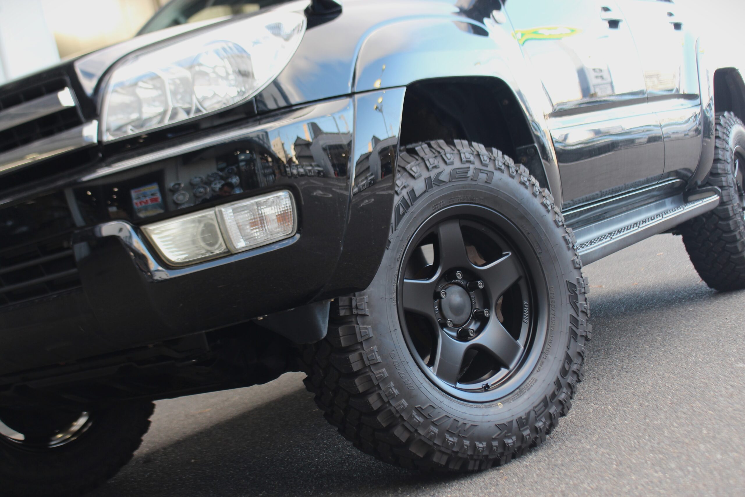 ハイラックスサーフ　ブラッドレーV　ジャオス　リフトアップ　17インチ　ワイルドスピード　ホイールセット　カスタム　ハイラックス　オフロードカスタム