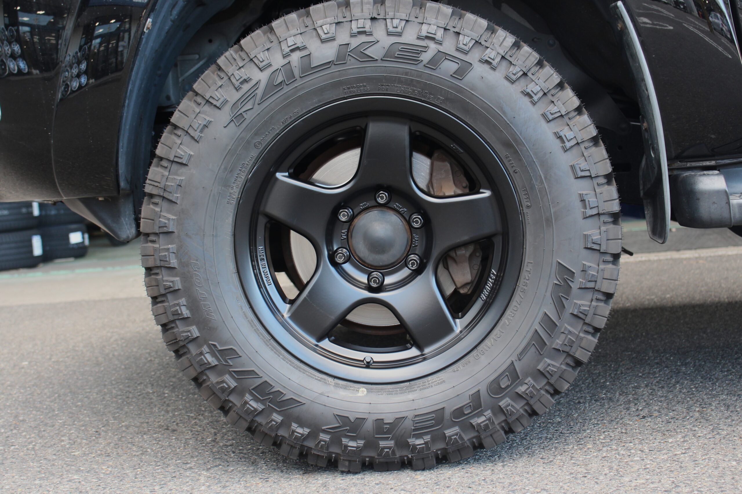 フォーバイフォーエンジニアリング　ブラッドレーV　BRADLEY V　ブラブイ