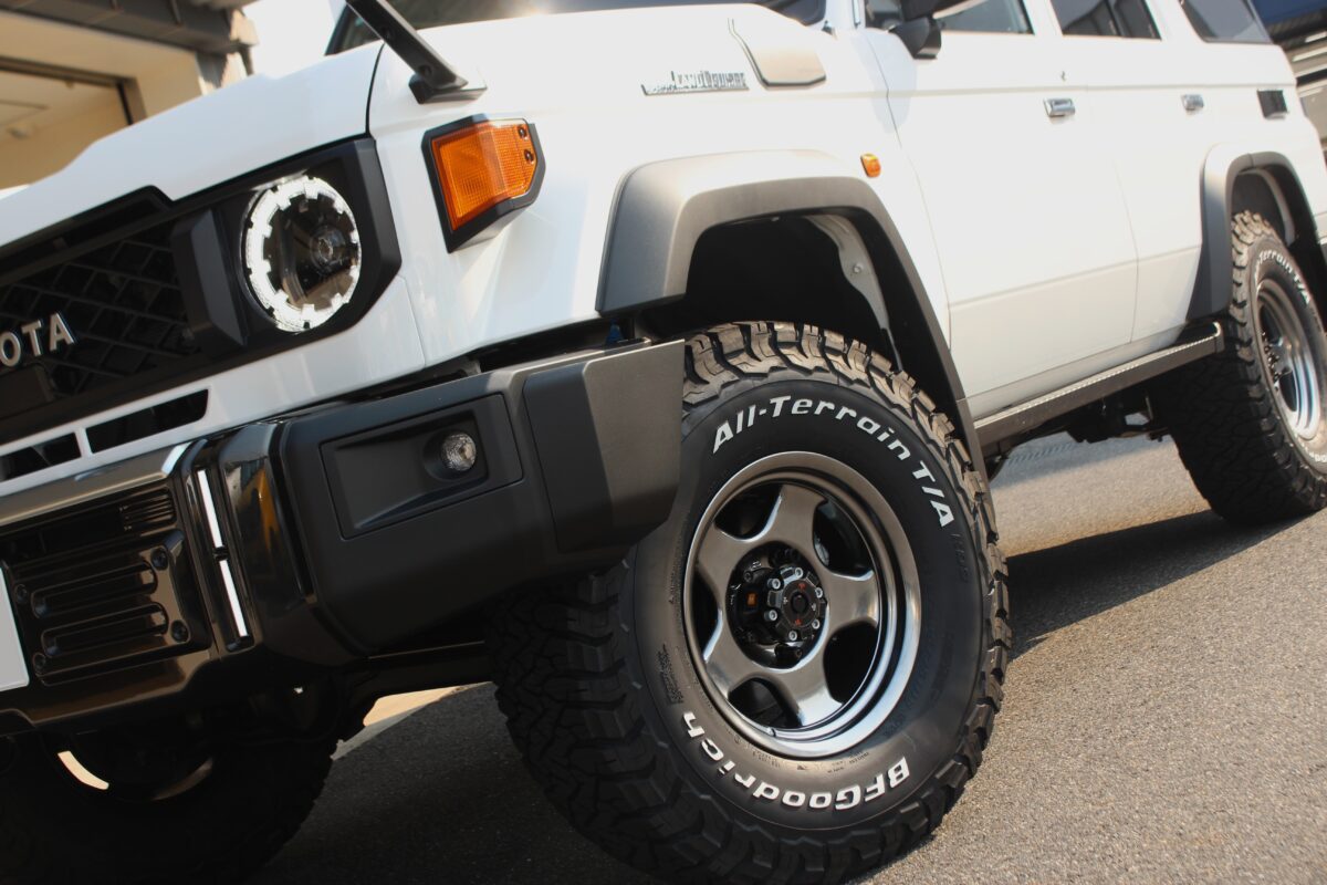 ランクル70　ホイール　カスタム　ブラッドレーV　ブラブイ　BEADLEY-V　王道カスタム　ショックアブソーバー　285幅　干渉無し