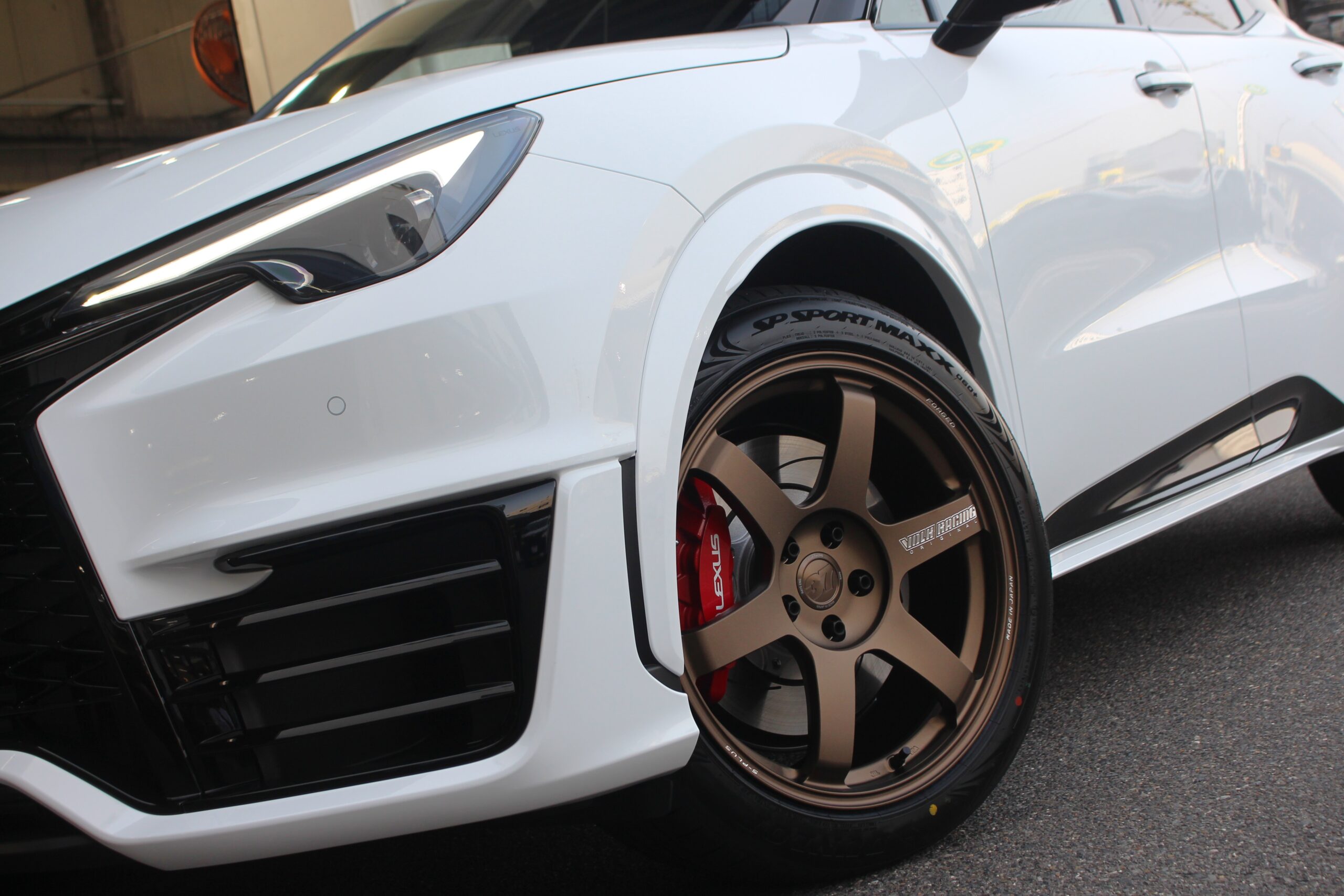 レクサスLBX　モリゾウエディション　レイズ　RAYS　TE37SAGA S-Plus　サンナナ　19インチ　ツライチ　ホイール　カスタム　ダンロップ　