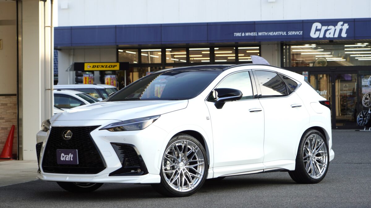 BC FORGED HCA675S 22インチを装着したレクサスNX350h。タイヤはピレリ, サイズは265/35R22を使用