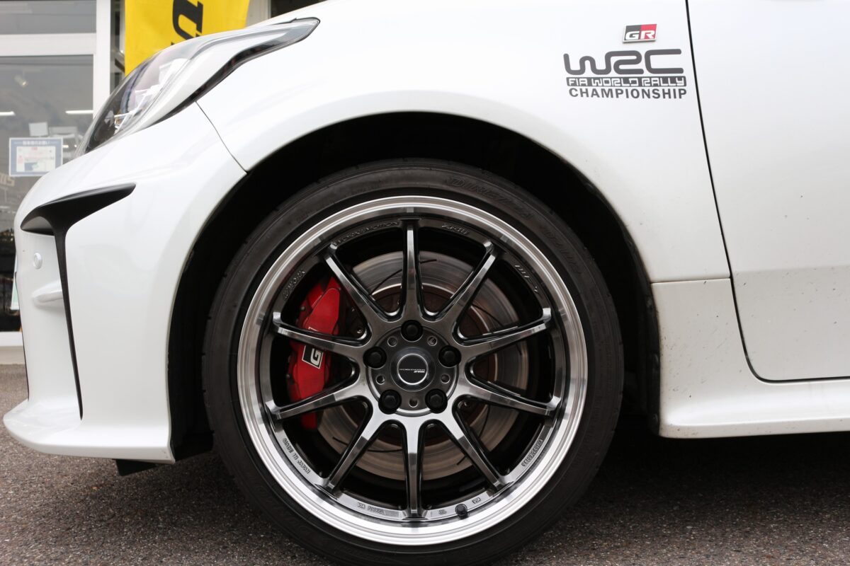 グリミットブラックダイヤカットリム/ GTKRC　 WORK EMOTION ZR10の18インチを装着したGRヤリス