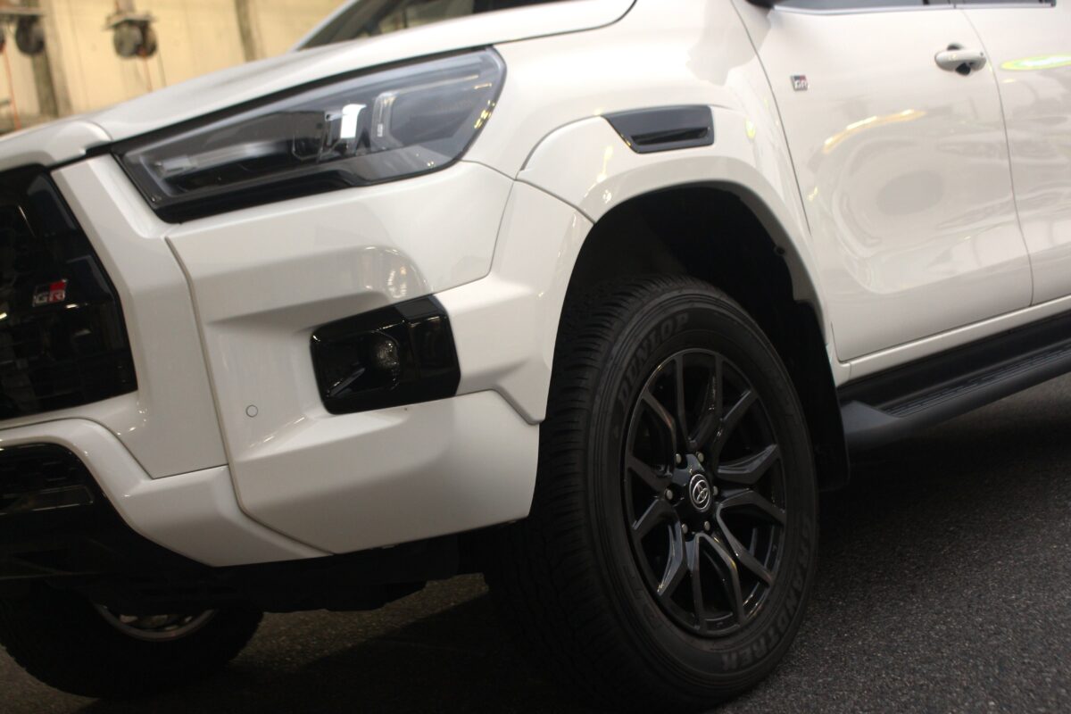 前傾姿勢解消のため、JAOSのBATTLEZリフトアップサスペンションTi-Wでリフトアップを行ったGUN125ハイラックス