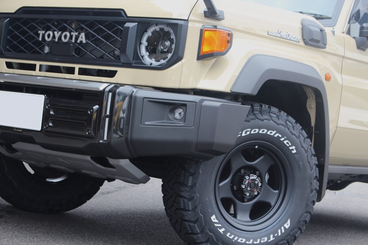 ランクル70　ホイール　カスタム　GDJ76W　ブラッドレーV　ブラブイ　BFグッドリッチ　前後違い