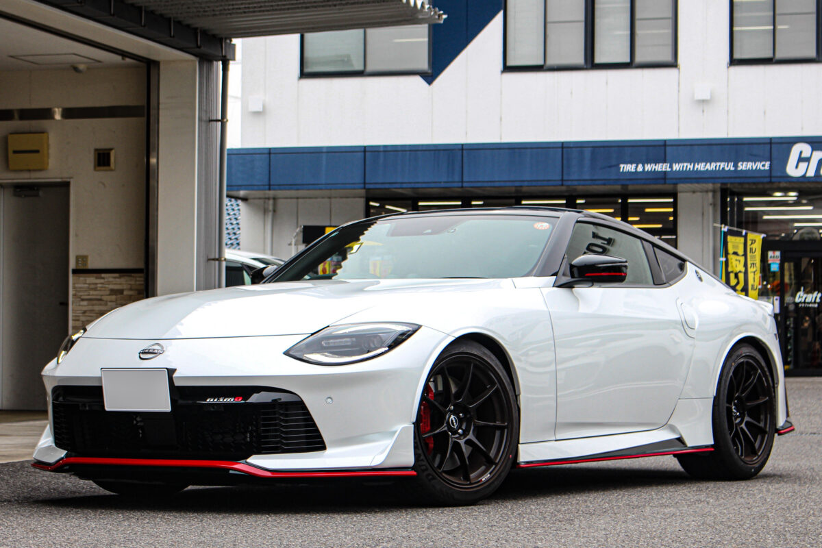 WORK GNOSIS CVF ( ワーク グノーシス CVF ) の バフフィニッシュ カラー 20インチ を 超深リム で NISSAN フェアレディZ (RZ34) へ装着する前のBefore画像。