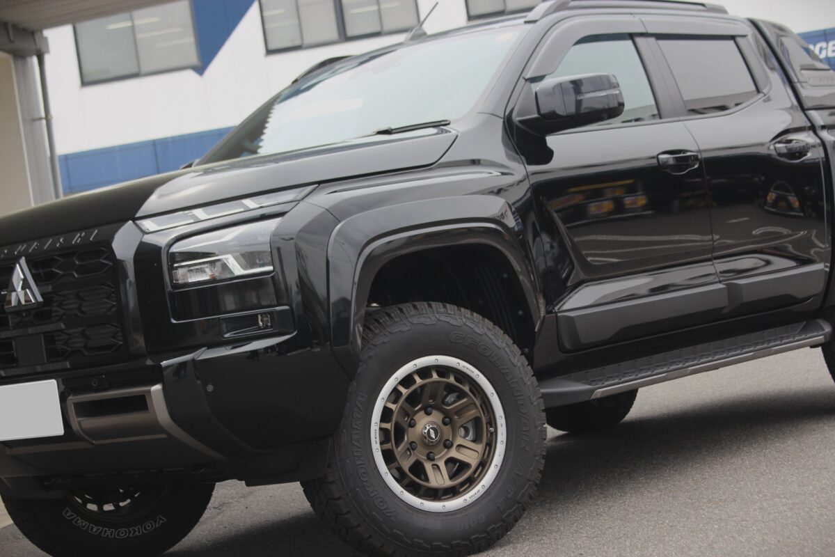 【トライトン】X-Fang 2インチリフトアップサスペンション×WORK CRAG T-GRABIC Ⅱを装着！！