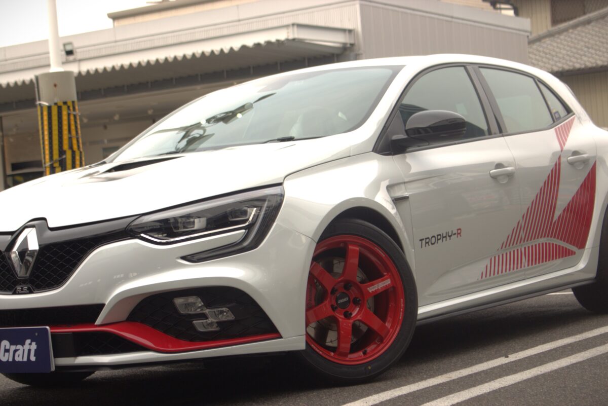 メガーヌRSトロフィー ホイール カスタム サーキット走行 コンマ一秒 オプションカラー レッド レイズ RAYS TE37 サンナナ カスタム 18インチ