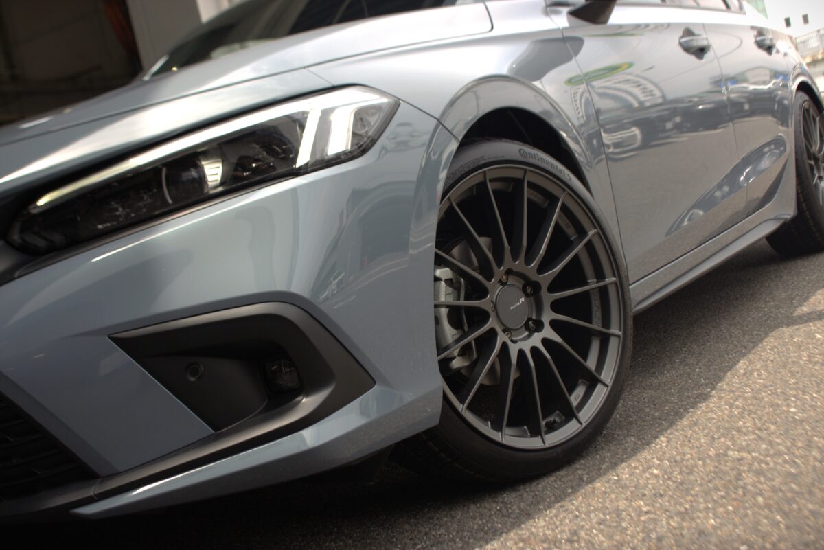 ENKEIホイールのRS05RRを装着したシビックFL1